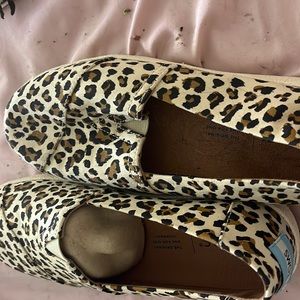 Toms brand new.  They did not fit size 6 NWOT